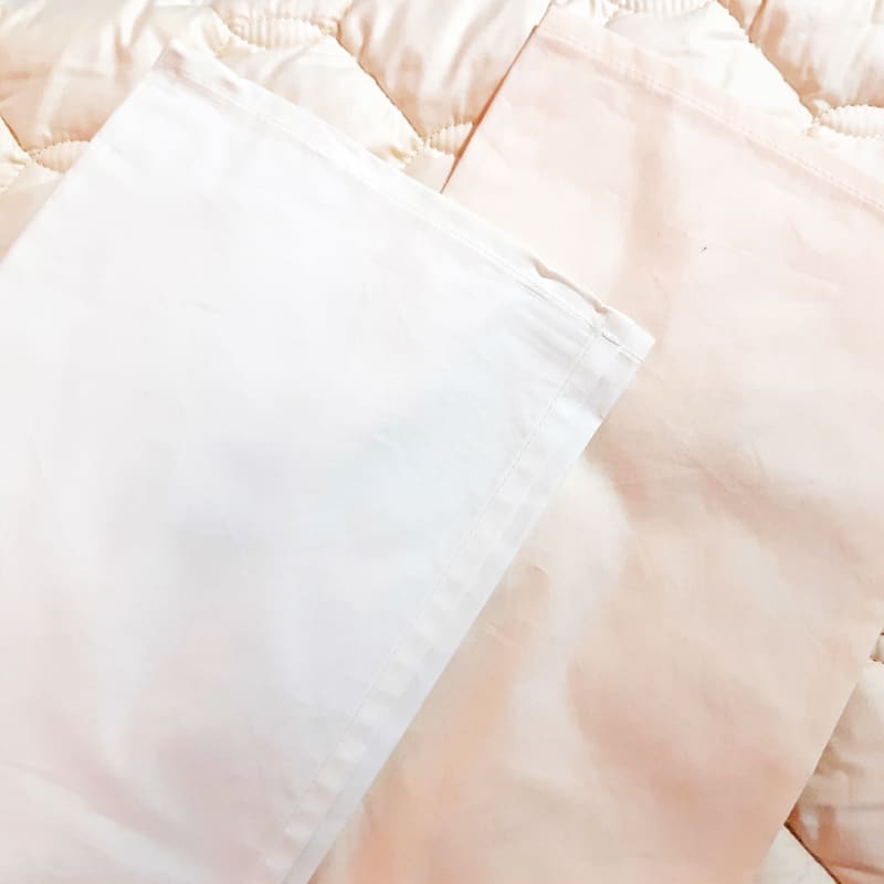 シモンズ【寝装品3点セット】キング　ベーシック３３.５ｃｍ厚　ＬＡ１００１　ホワイト／アイボリー:※ベッドパッド１枚、ボックスシーツ２枚の３点パックです。