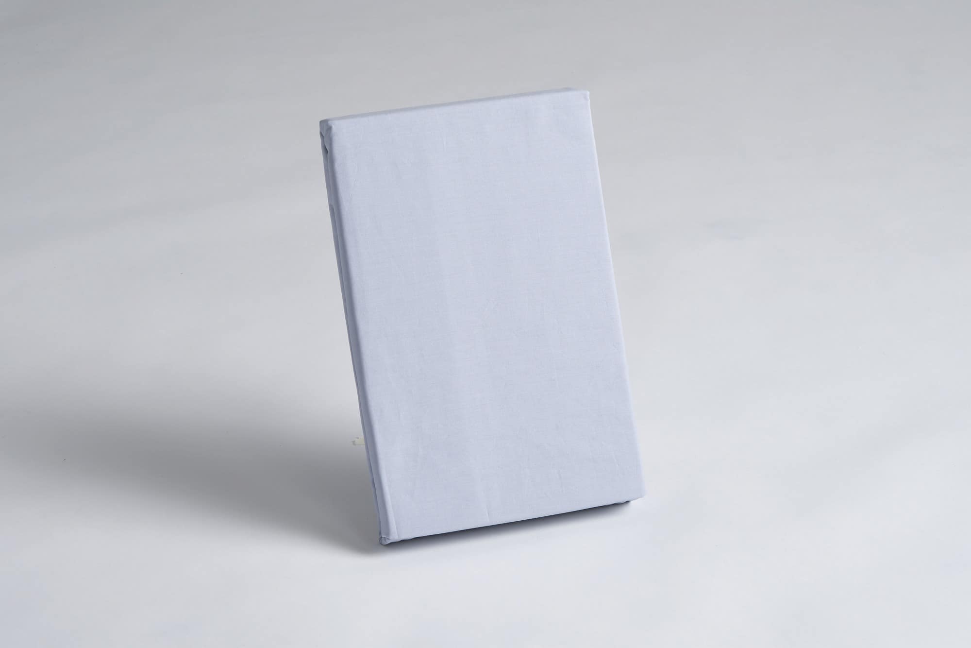 ボックスシーツ　セミダブル用　４５Ｈ　ブルー:《綿１００％を使用したボックスシーツ》
