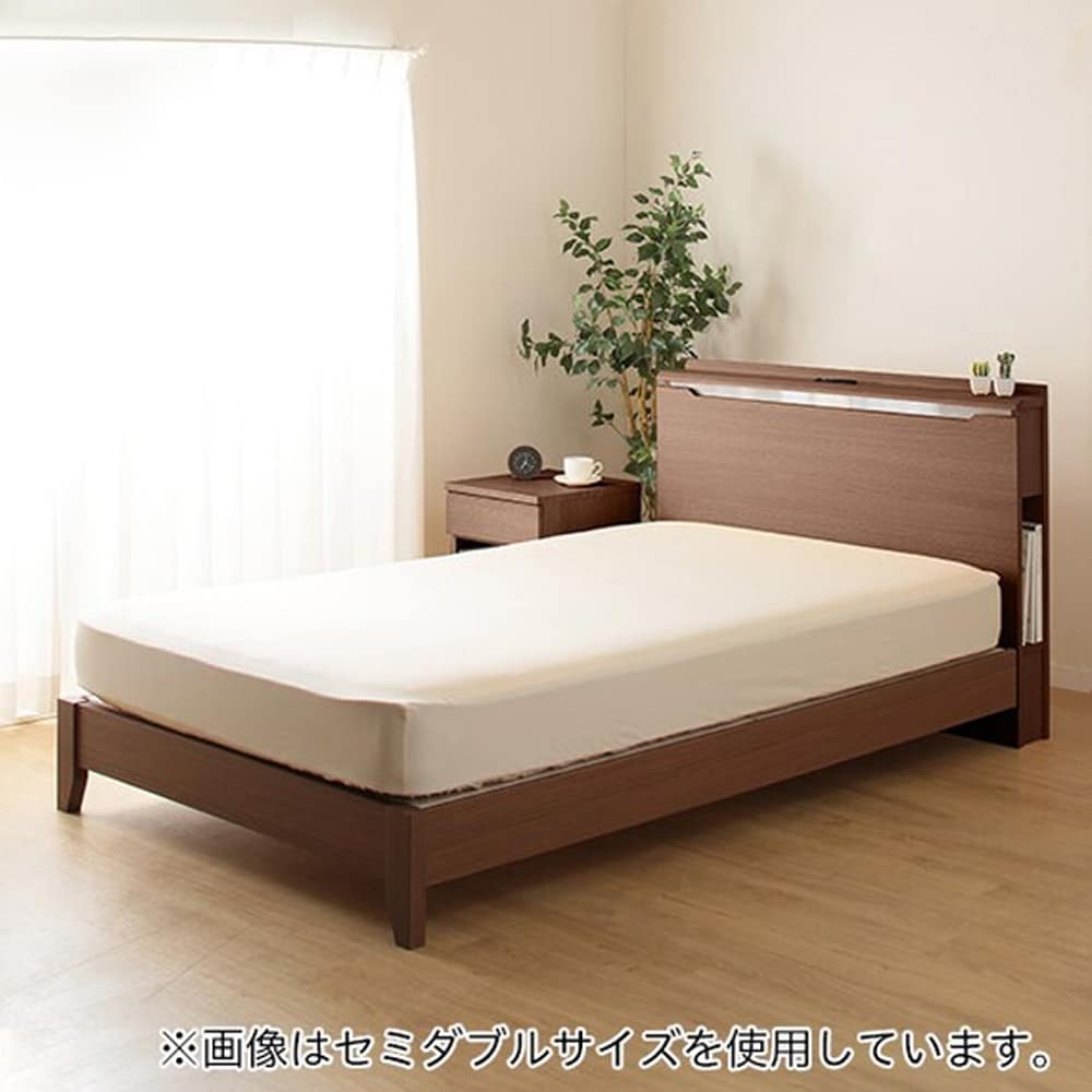 シンプルデザインのベッドフレーム