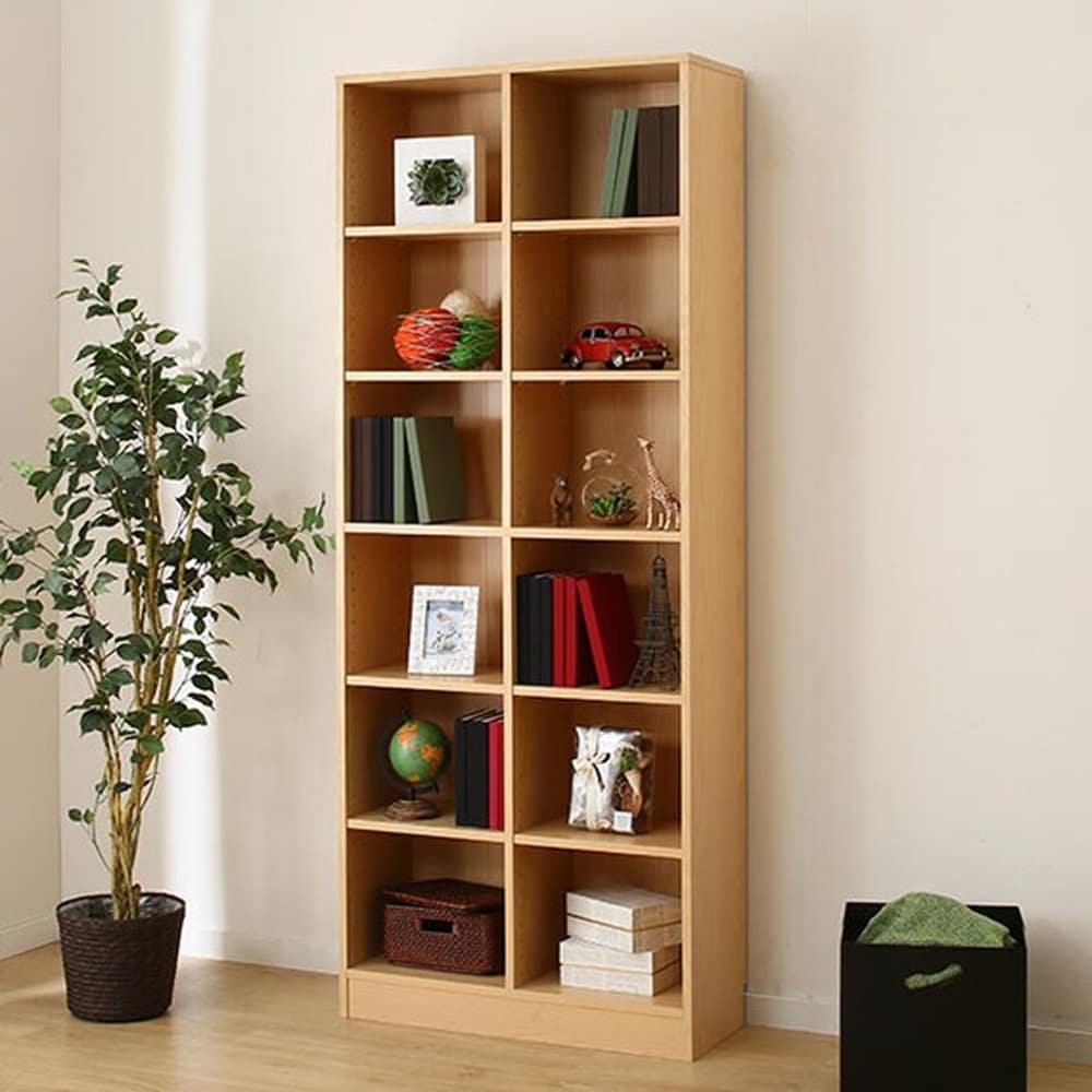 木目がアクセントなシンプルな本棚
