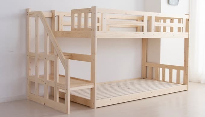 ◆小さなお子様も安心して上り下りができる階段付きベッドです。