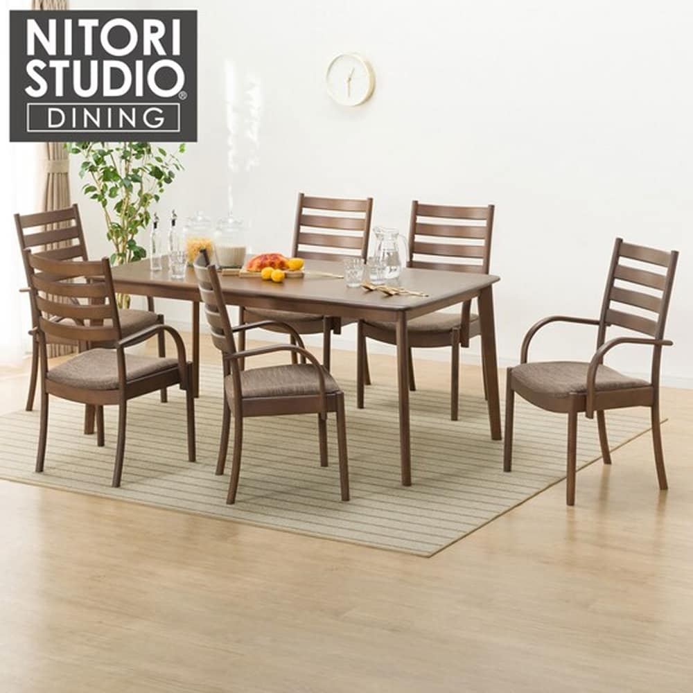 お部屋になじみやすいシンプルなデザイン。
