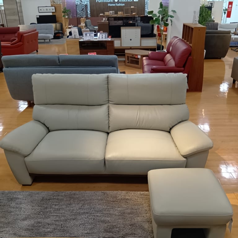【ホームズ川崎大師店　関東一部地域限定　展示特価品】　３人掛けソファ＋スツール　デビュー079　本革GY