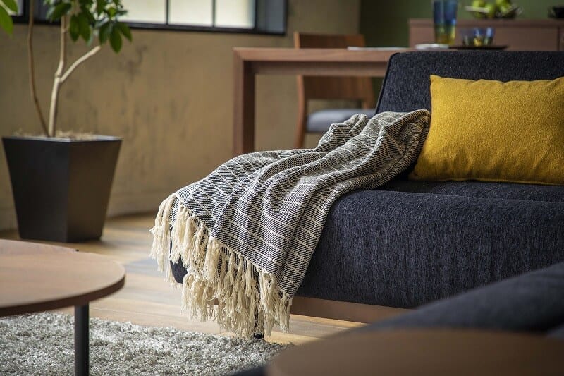 補色を取り入れた小物や雑貨でメリハリをつける